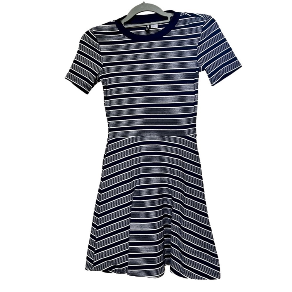🇺🇸 DIVIDED by H&M Navy blue and white striped dress